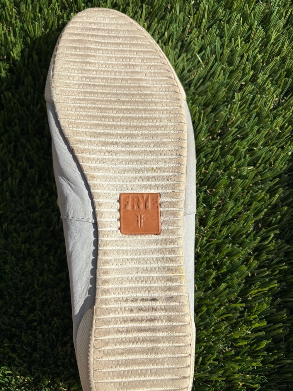 Sought-after Frye Melanie slip-on style- Sz 9 - Picture 4 of 7